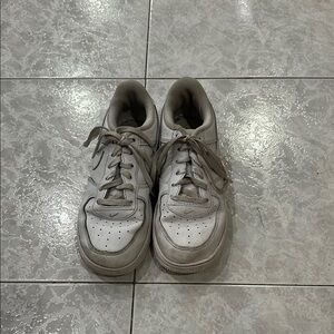 Nike White Sneakers Comfortable Lace-Up Design